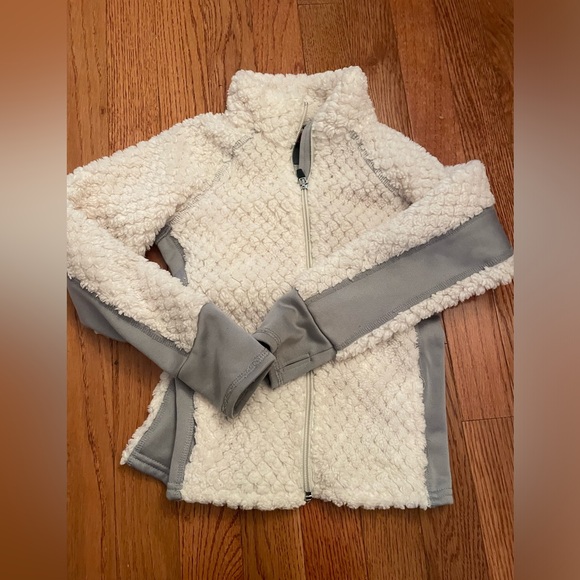 Reebok soft pullover with wrist warmer sleeves.  RBX - Picture 1 of 4